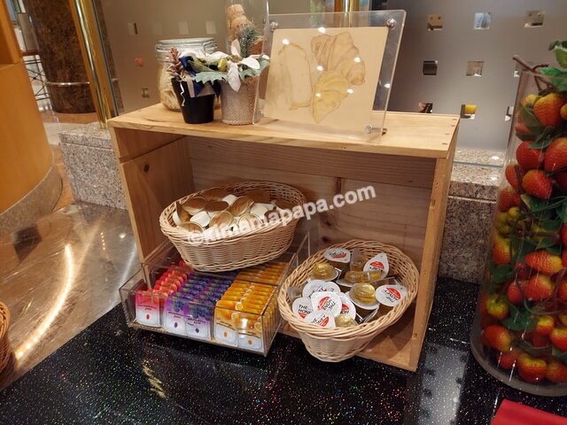 ANAクラウンプラザホテル富山、夕食のパンのバターとジャム