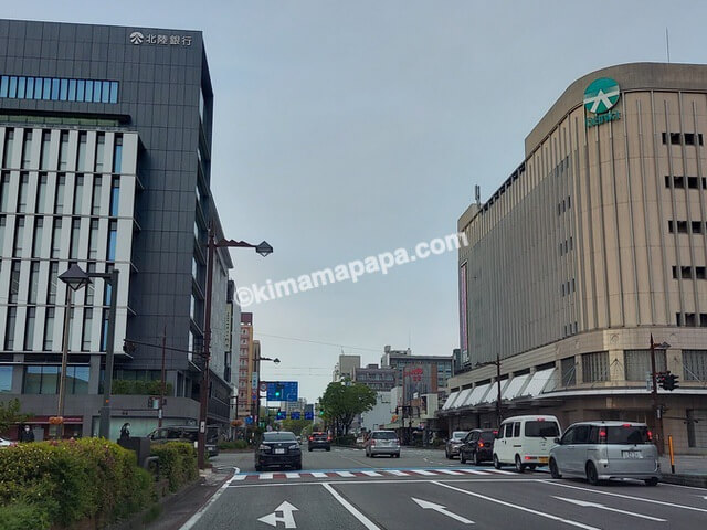 富山市の国道41号線、大和デパートの交差点