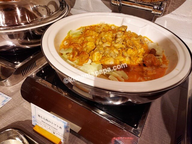 富山県魚津市のホテルグランミラージュ、夕食の鶏もも肉のトマト煮
