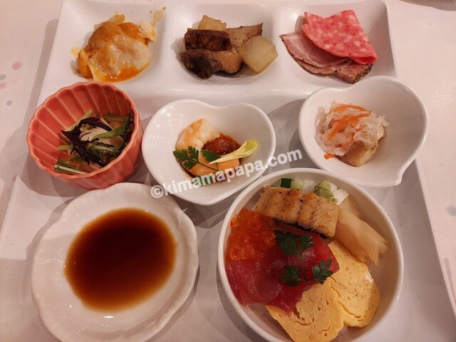 富山県魚津市のホテルグランミラージュ、夕食のディナービュッフェ